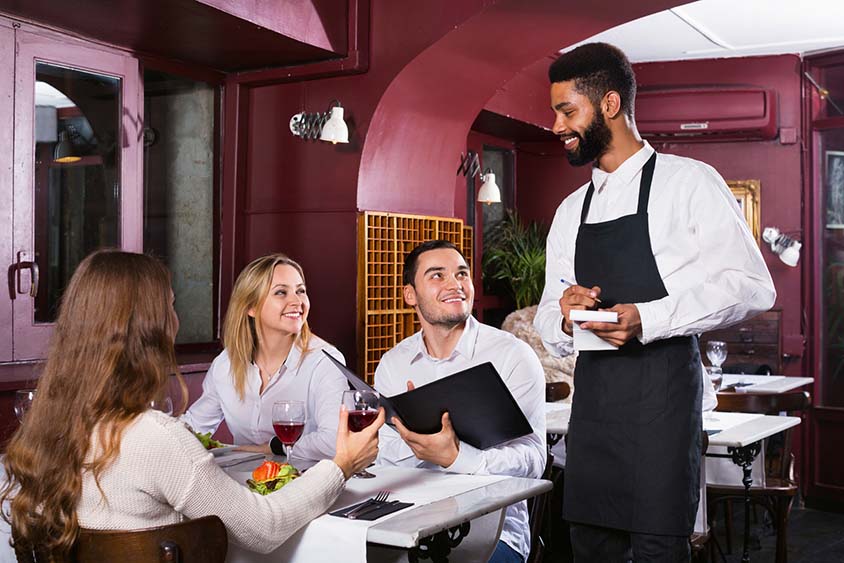 Comanda para bares e restaurantes eletrônica ou de papel: conheça os tipos e vantagens de cada uma